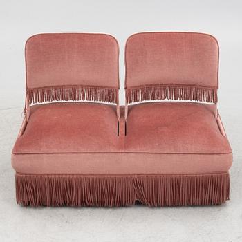 Soffa, s.k. fästmanssoffa / love seat, 1920-tal.