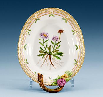 1445. A Royal Copenhagen leaf shaped´Flora Danica´ dish, Denmark 1960´s-70´s, model 3540.