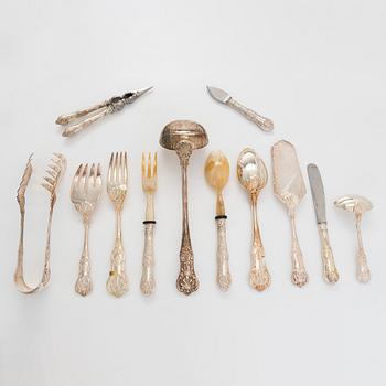 Bestickuppsättning, 143 delar, silver 800, Mellaneuropa. Finska importstämplar.