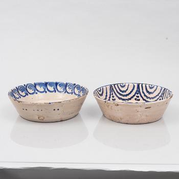 Skålar, 2 st, fajans, Spanien, sent 1800-tal.