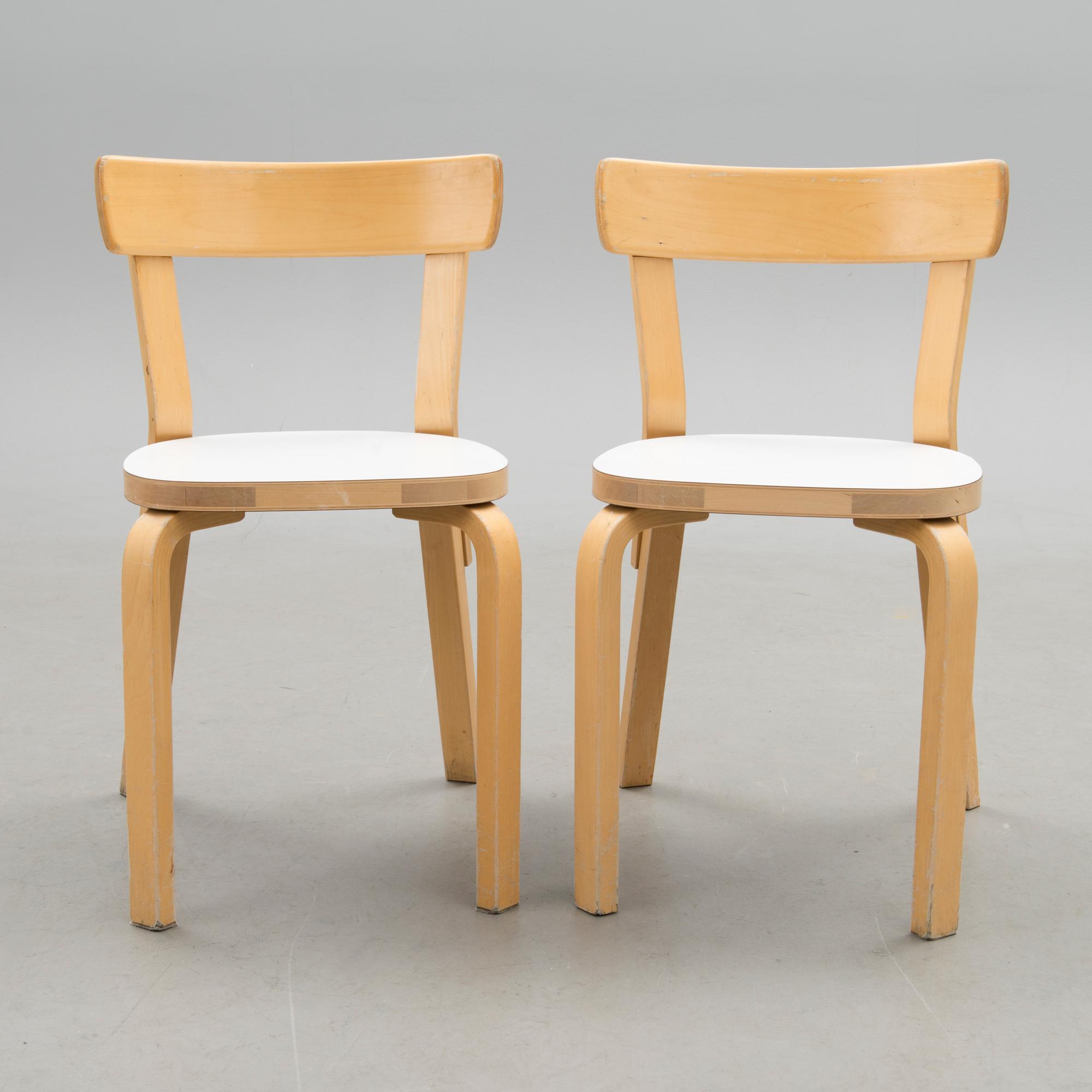 ALVAR AALTO, PÖYTÄ, 1960/70-luku ja TUOLIA, 4 kpl malli 69, Artek, 2000-luku.