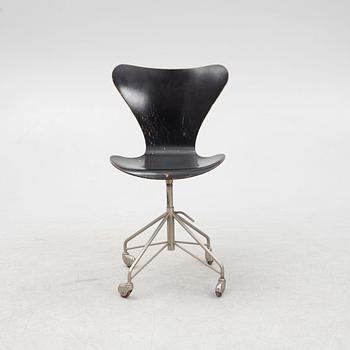 Arne Jacobsen, skrivbordsstol, "Sjuan", Fritz Hansen, Danmark, 1950/60-tal.