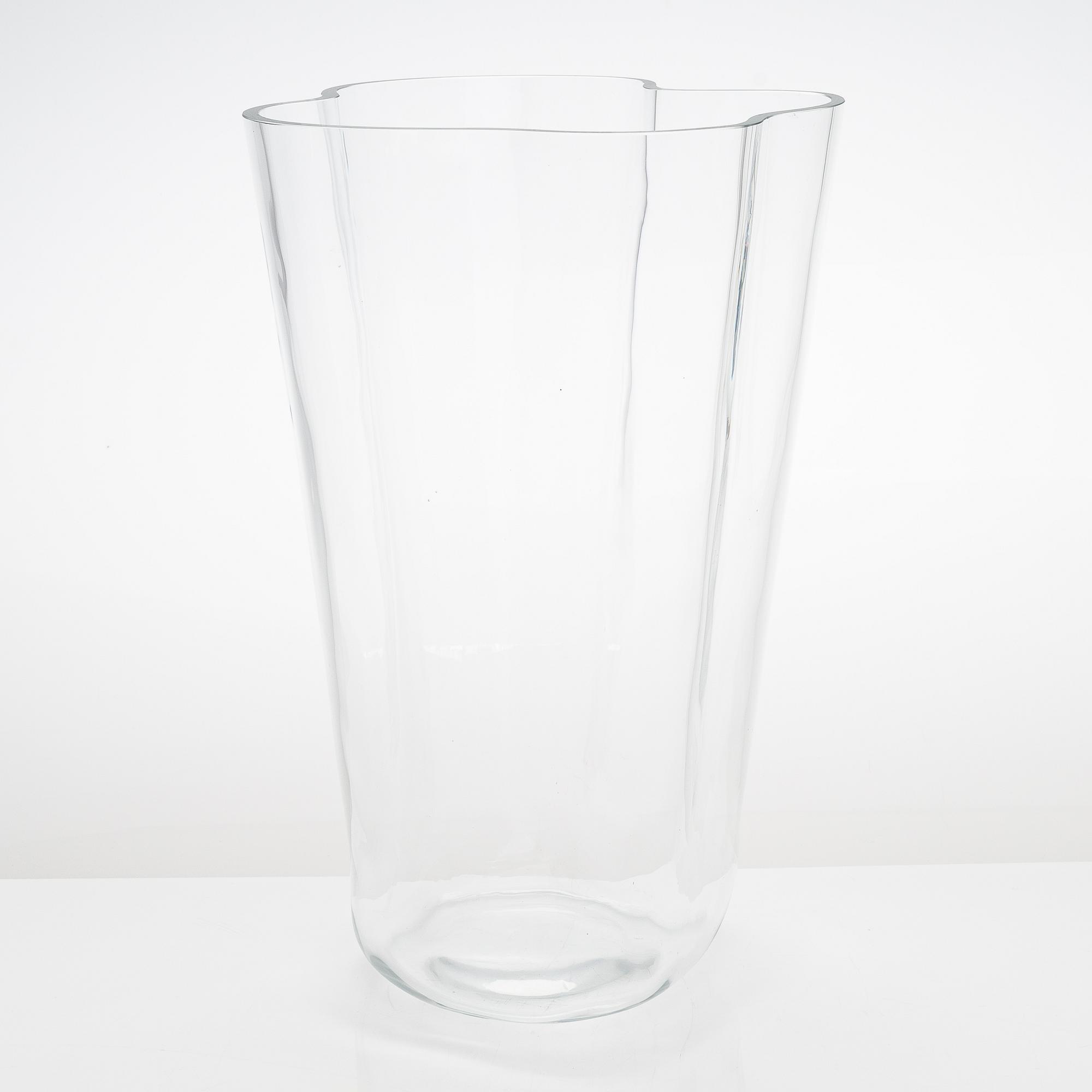 Alvar Aalto, a 1980s '3032' vase for Iittala.
