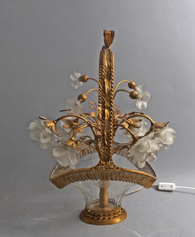 BORDSLAMPA, 1900-tal, förgylld metall och glas.