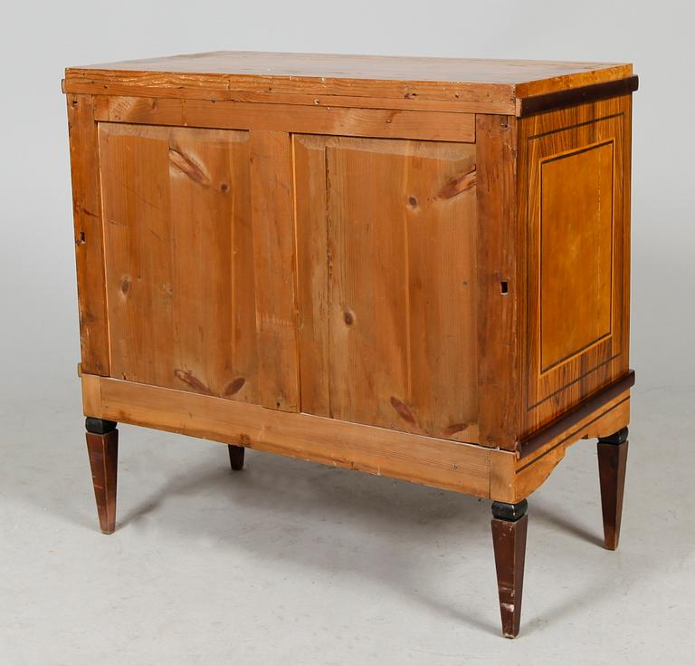 BYRÅ, gustaviansk stil, 1900-talets första hälft.