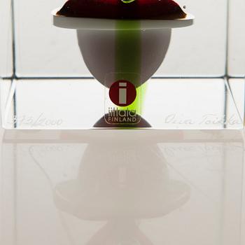 OIVA TOIKKA, AN ANNUAL CUBE, glass, signed Oiva Toikka Nuutajärvi 1997, numbered 373/2000.
