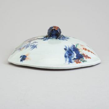 An imari verte tureen cover, Qing dynasty, Qianlong (1736-95).