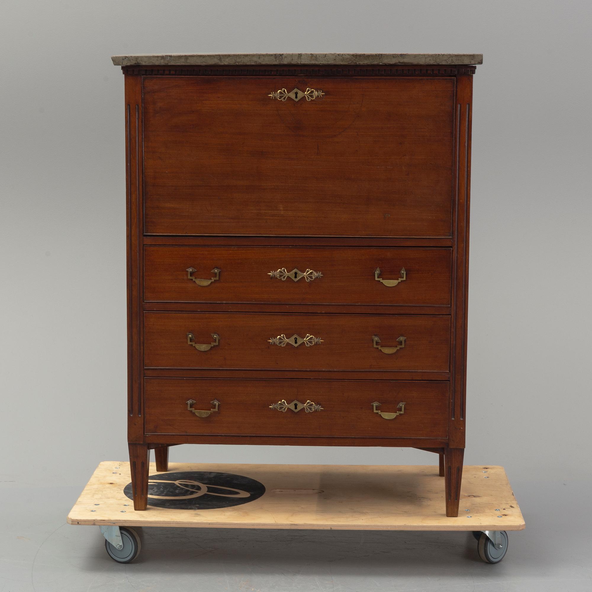 A late Gustavian, mahogny  secretaire from around the year 1800.