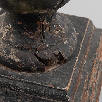 Urnor, ett par, omkring år 1700. Barock.