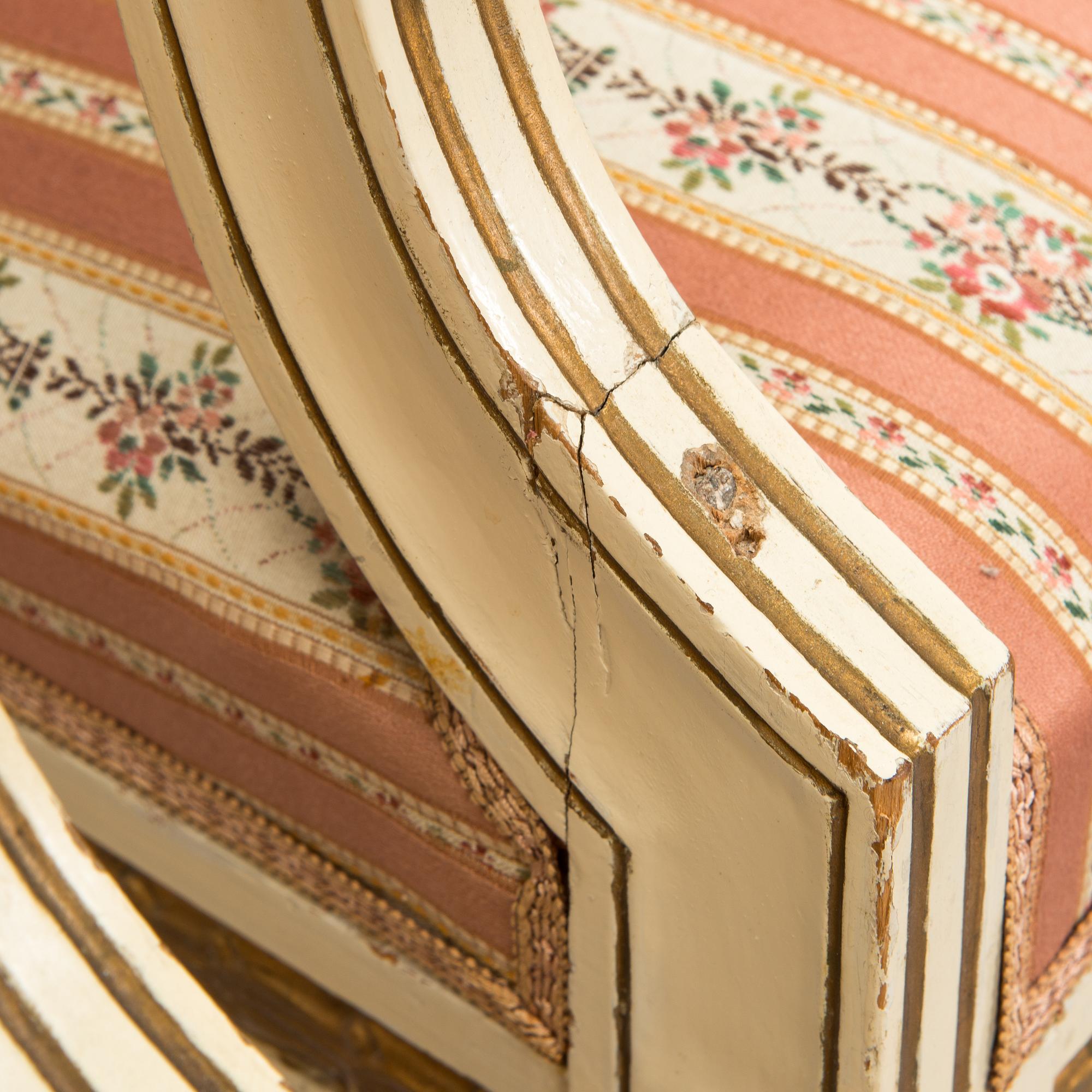 Soffa, bord samt ett par karmstolar, sengustaviansk stil, 1900-talets början.