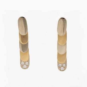 Gio Caroli, earrings, a pair, 18K gold with small brilliant-cut diamonds.