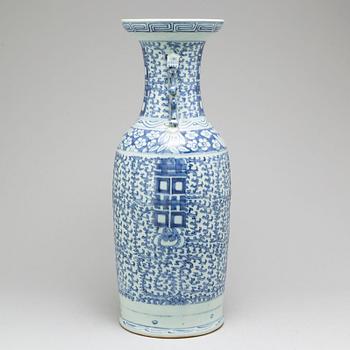 GOLVURNA, porslin. Kina, tidigt 1900-tal.