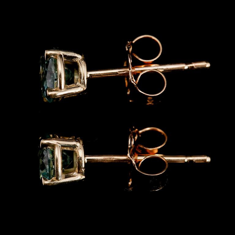 ÖRHÄNGEN, 1 par, 14 k guld. Med briljantslipade diamanter totalt 0.64 ct. Total vikt 1 g.