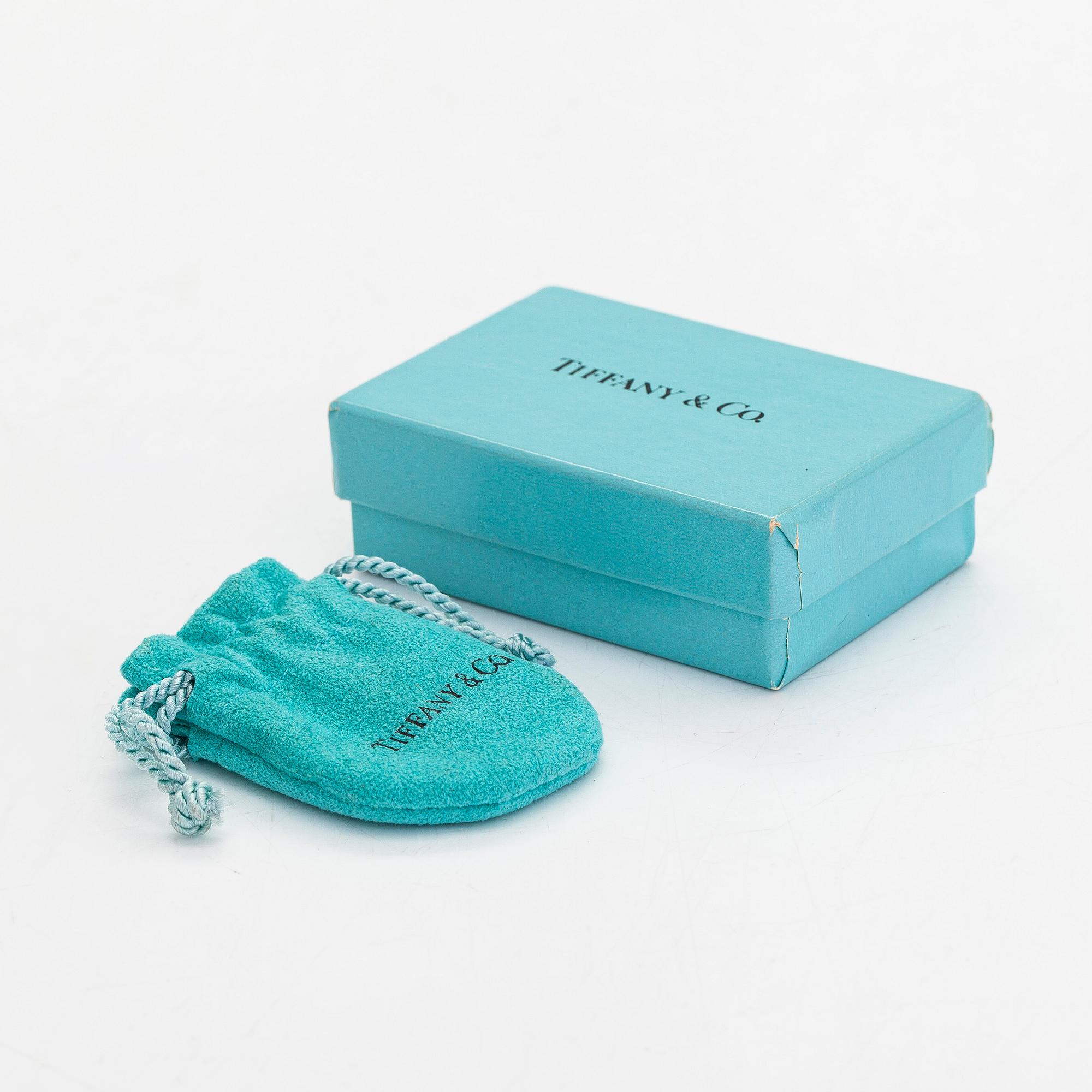 Tiffany & Co, Paloma Picasso, a pair of 18K gold 'Loving Heart' earrings.
