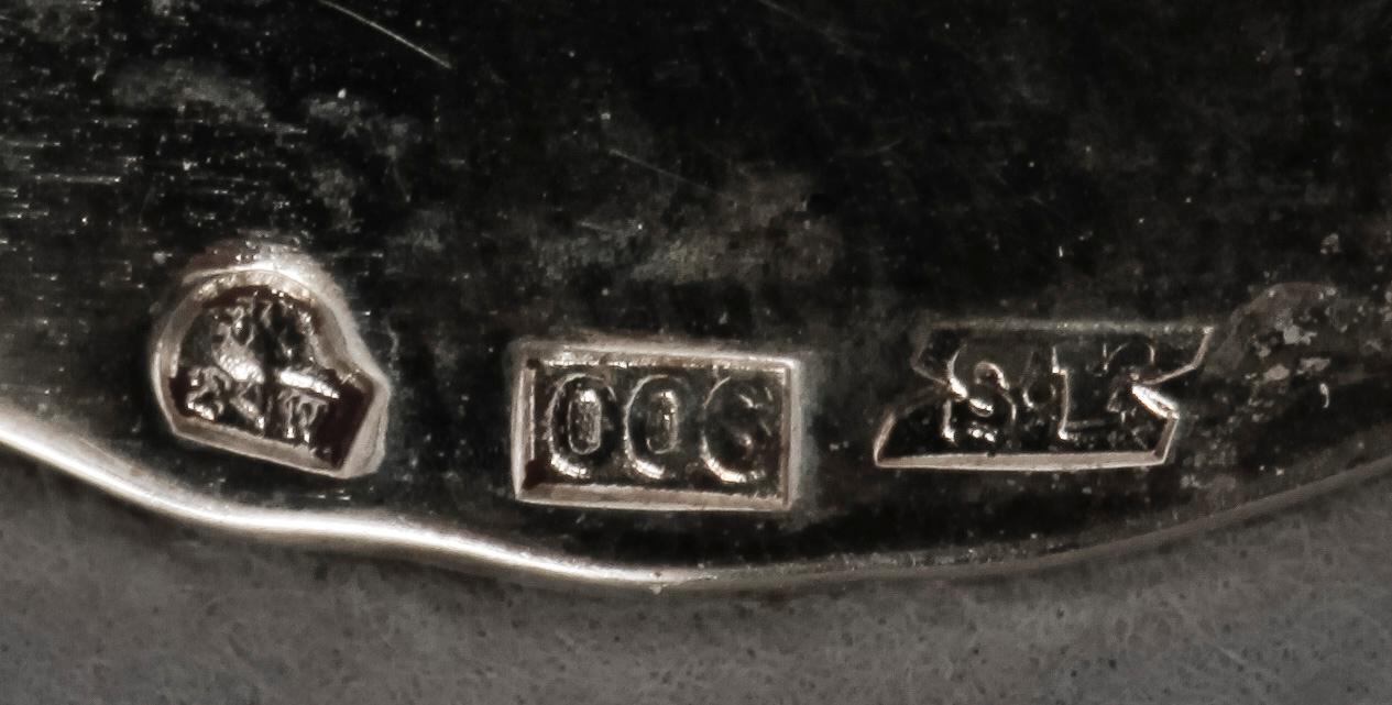 PLACERINGSKORTSHÅLLARE 12 st SAMT ASKFAT 6 st, silver, Österrike 1960-tal. Totalvikt ca 560 gram.