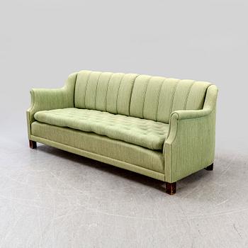 A 1940/50s Camberts möbelaffär sofa.