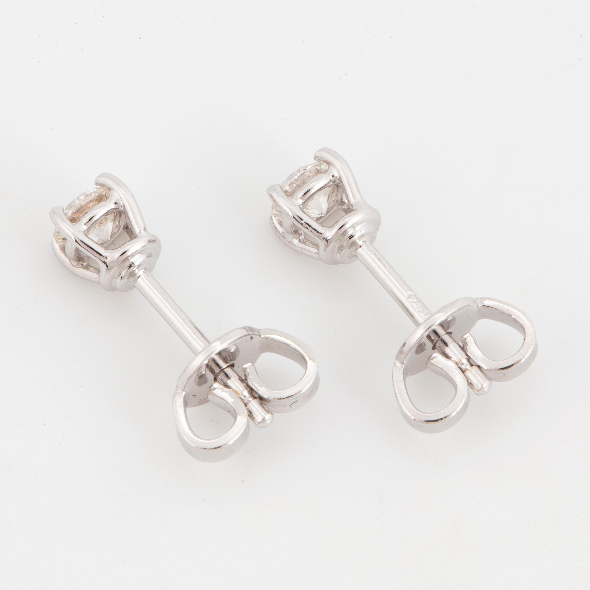 ÖRHÄNGEN, med briljantslipade diamanter ca 0,38 ct.