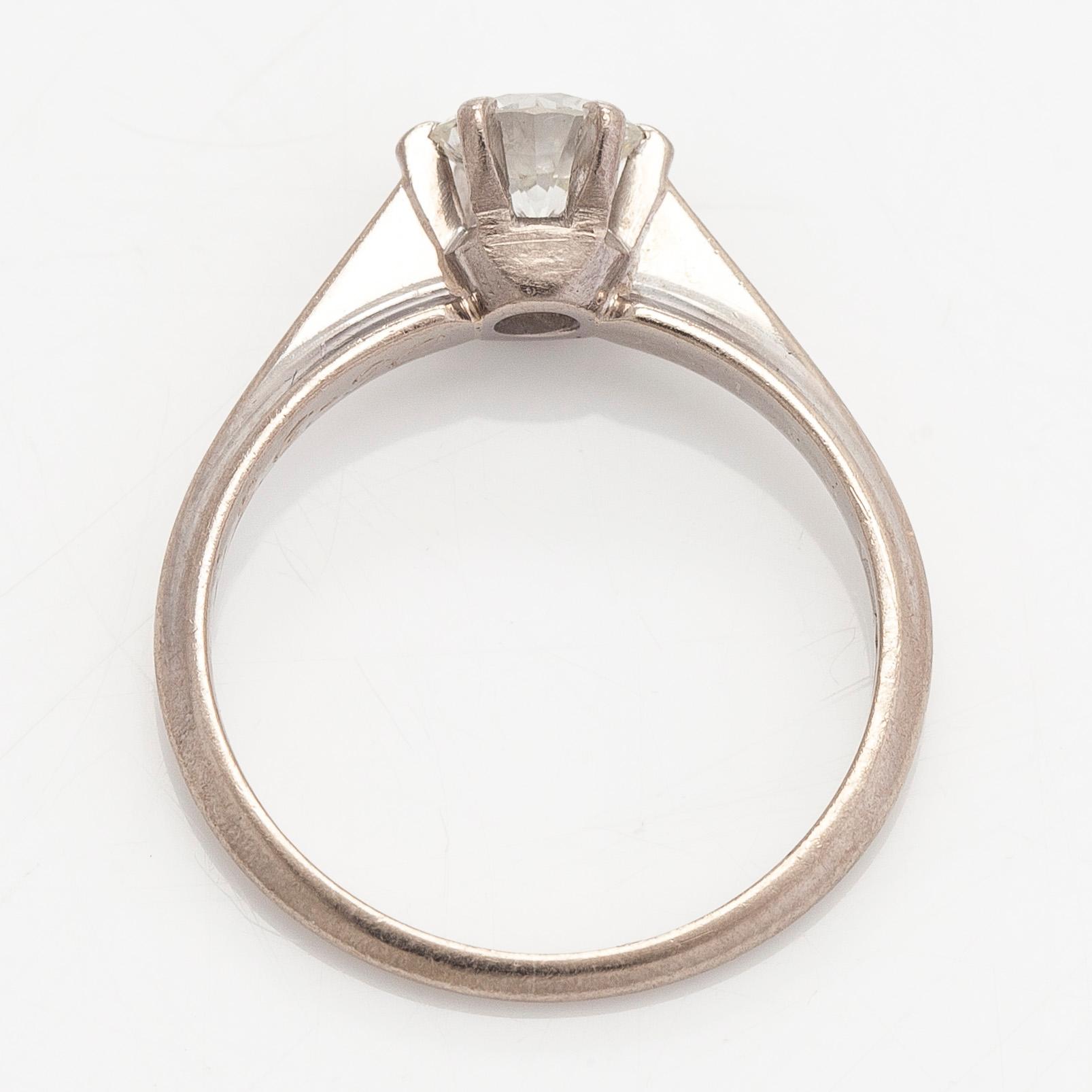 Ring, 18K vitguld med en briljantslipad diamant circa 0,62 ct, Kultakeskus 1988.