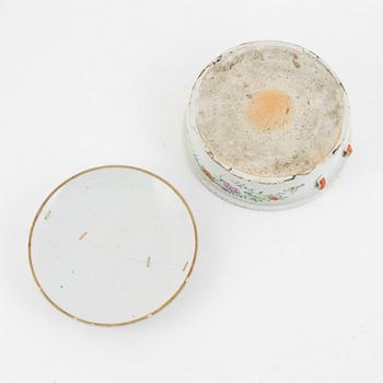 Karott med lock, porslin, Kina, 1800-tal.