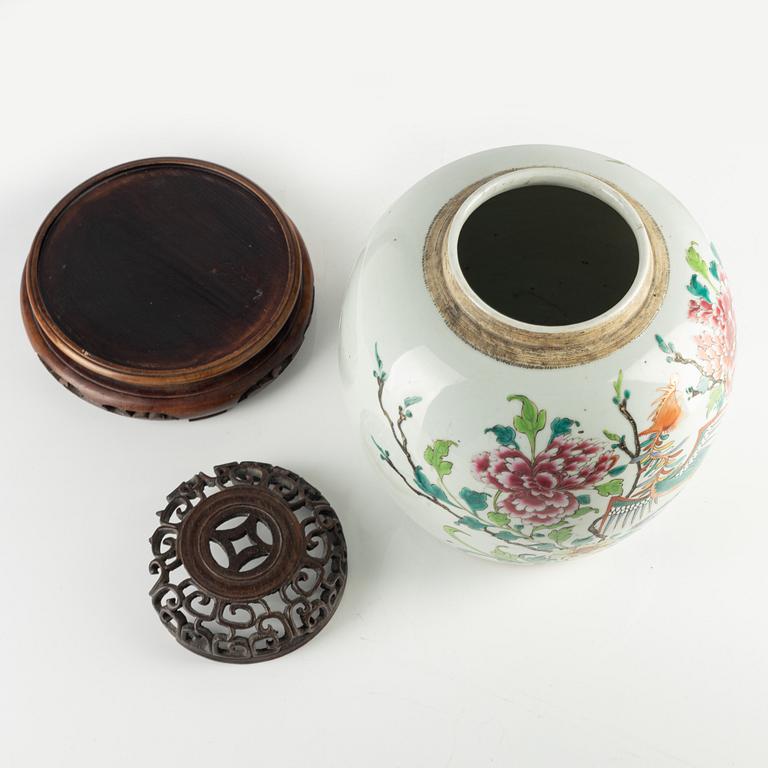 A Famille Rose porcelain ginger jar, China, Qing dynasty, 19th century.