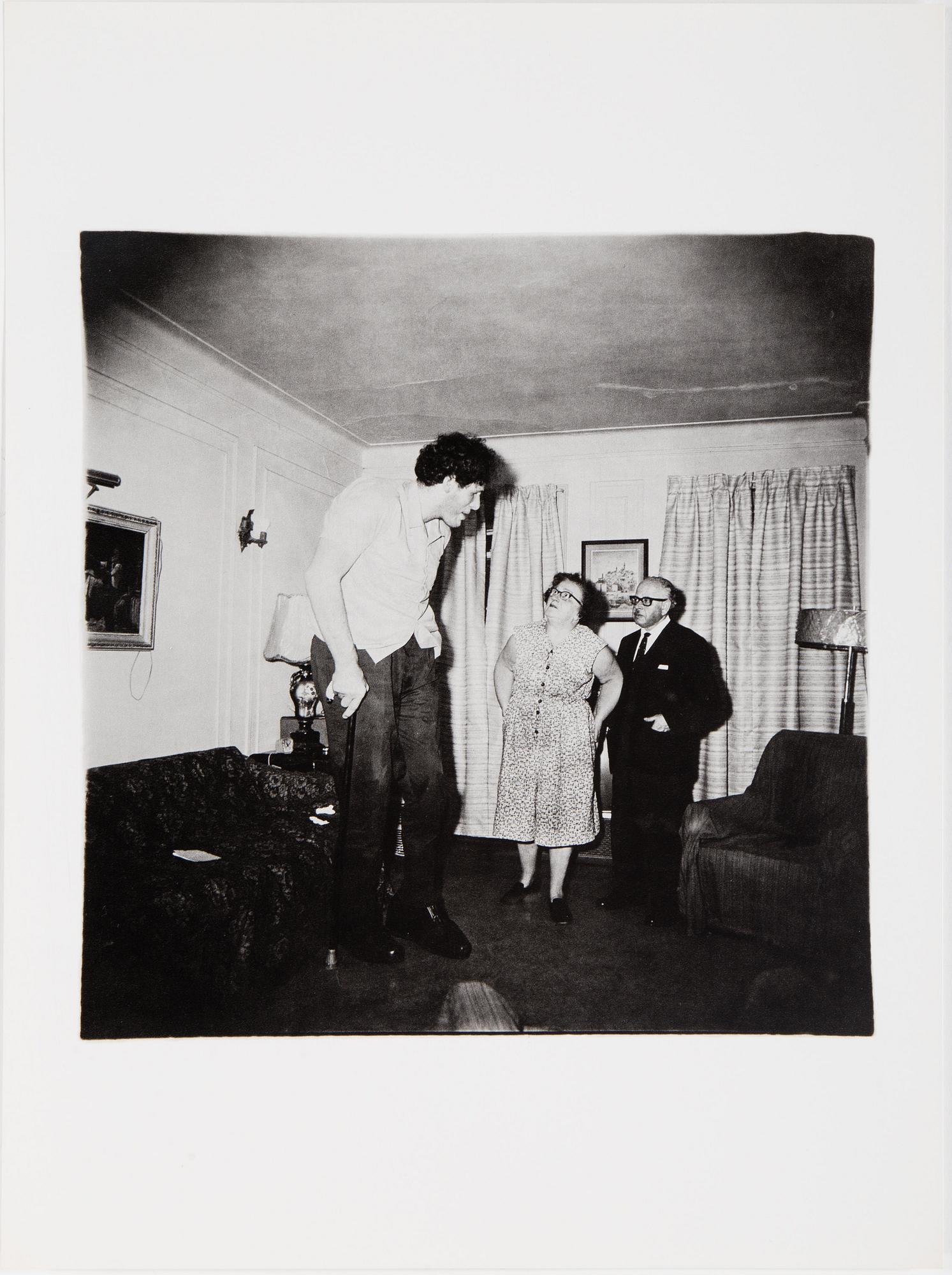 DIANE ARBUS, Portfolio with 12 heliogravures published by Electa in 1979. Numbered 26/1000.