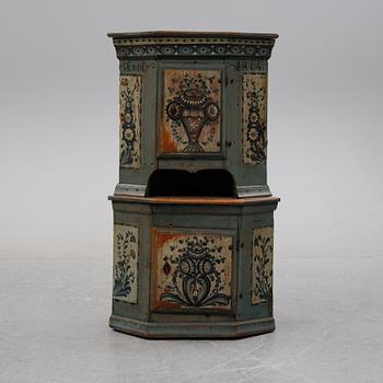 A painted Swedish corner cabinet, Hälsingland, Sweden, dated 1804.