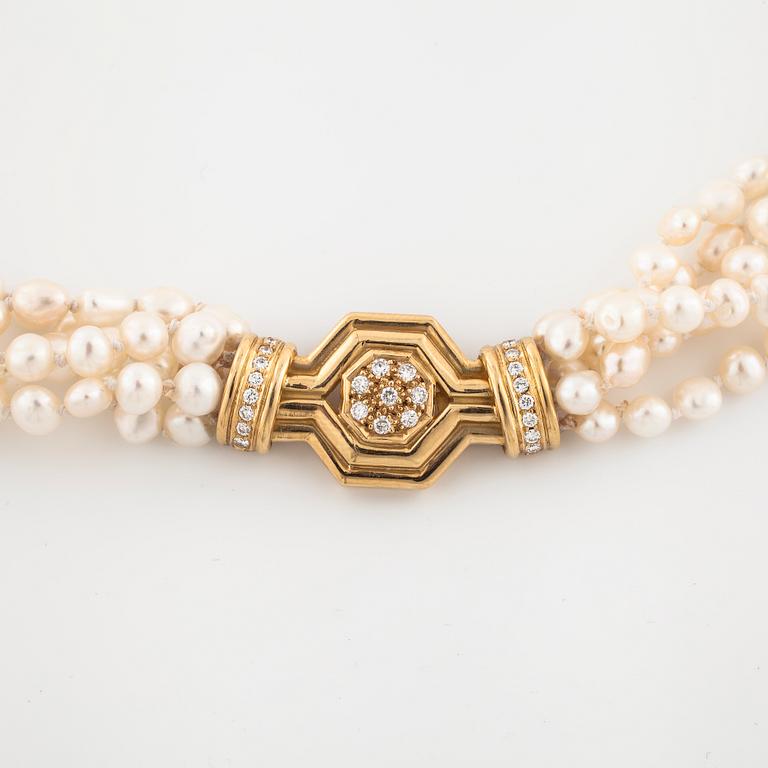 COLLIER, odlade sötvattens pärlor, lås i 18K guld med briljantslipade diamanter.
