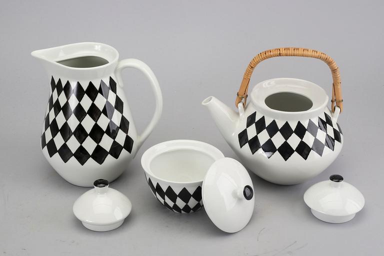 Karin Björquist, a Gustavsberg 'Svart Ruter' service (28 pc).