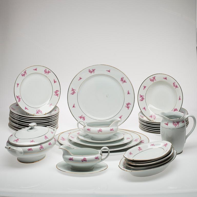 SERVIS, 33 delar, porslin, "Röd ros" Arabia. I produktion 1949-1964.
