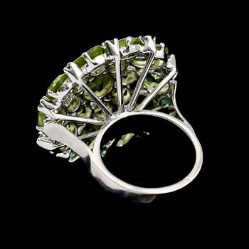 COCKTAILRING, 925 sterlingsilver, gröna peridoter.