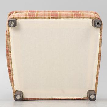 Fåtöljer, ett par, samt en fotpall, 2000-tal.