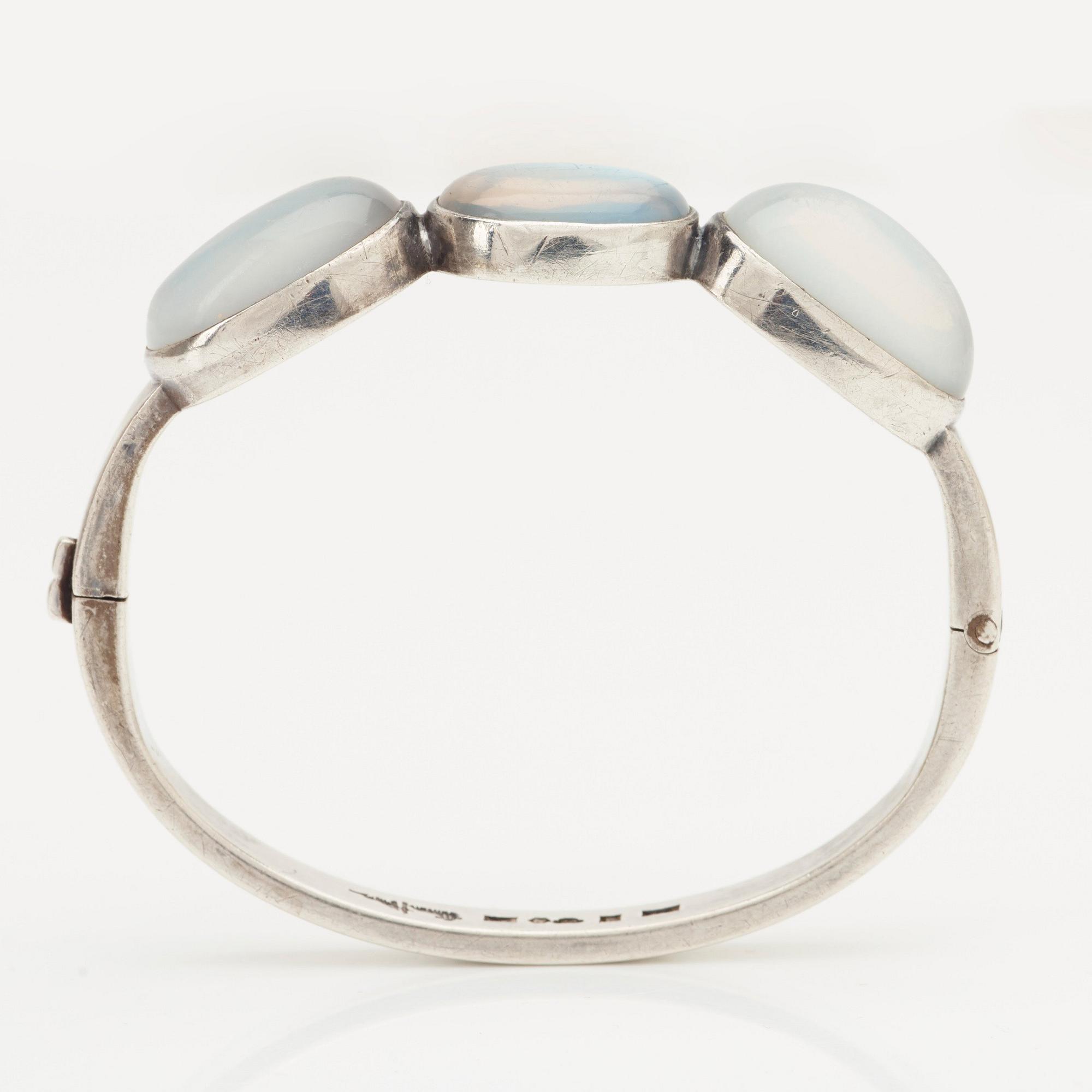 Wiwen Nilsson, armband samt örhängen, ett par, Lund  med månstenar, Lund 1937 (armband) och 1956.