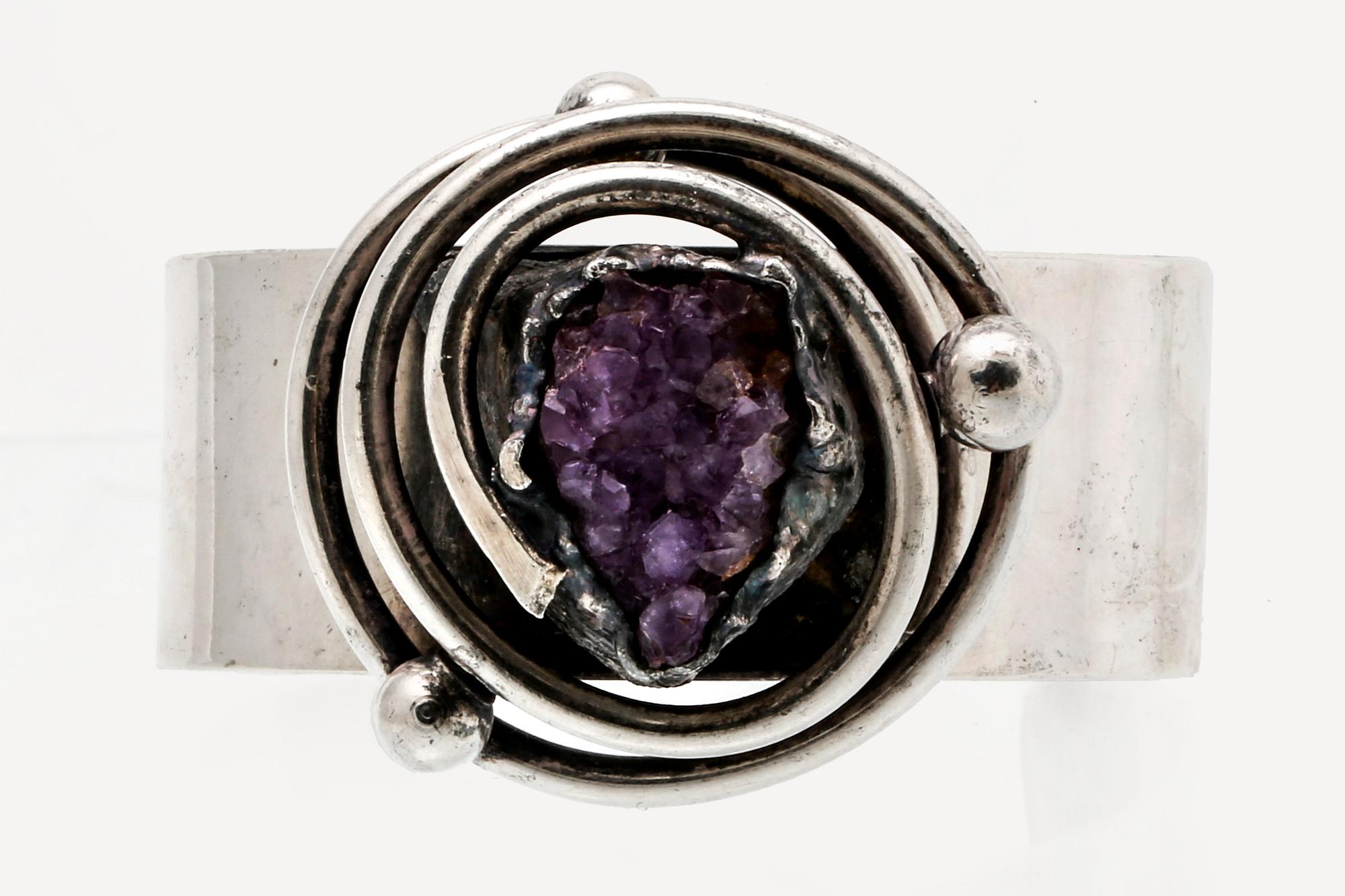 Bangle silver/metal, amethyst crystal.