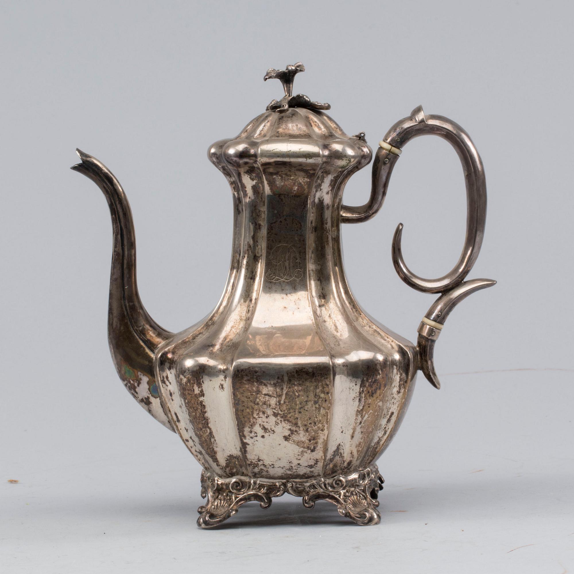 KAFFEKANNA, silver, Christian Hammer, Stockholm. 1850. Vikt ca 786 G.