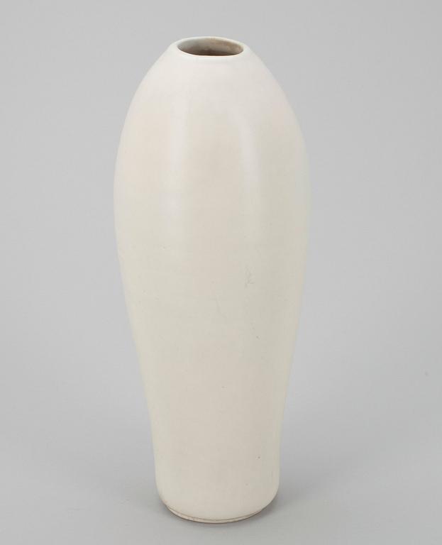 Toini Muona, A CERAMIC VASE.