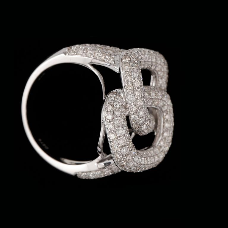 RING, 18k vitguld med briljantslipade diamanter ca 2.70 ct. Vikt ca ca10g.