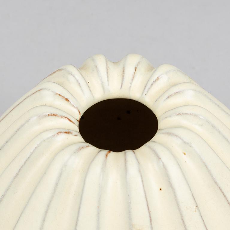 Two earthenware vases by Vicke Lindstrand, Uppsala Ekeby.