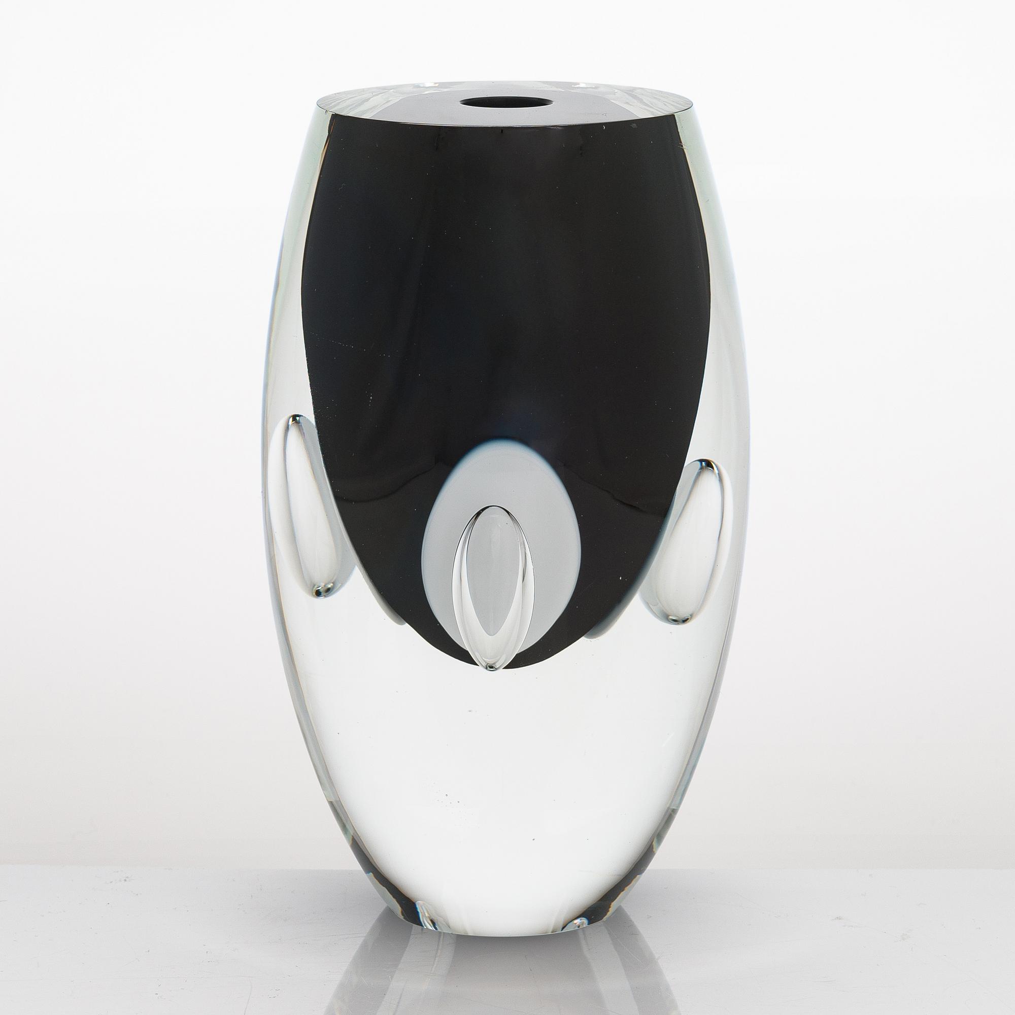 Timo Sarpaneva, a 'Claritas' glass sculpture, signed Timo Sarpaneva 37/1987.