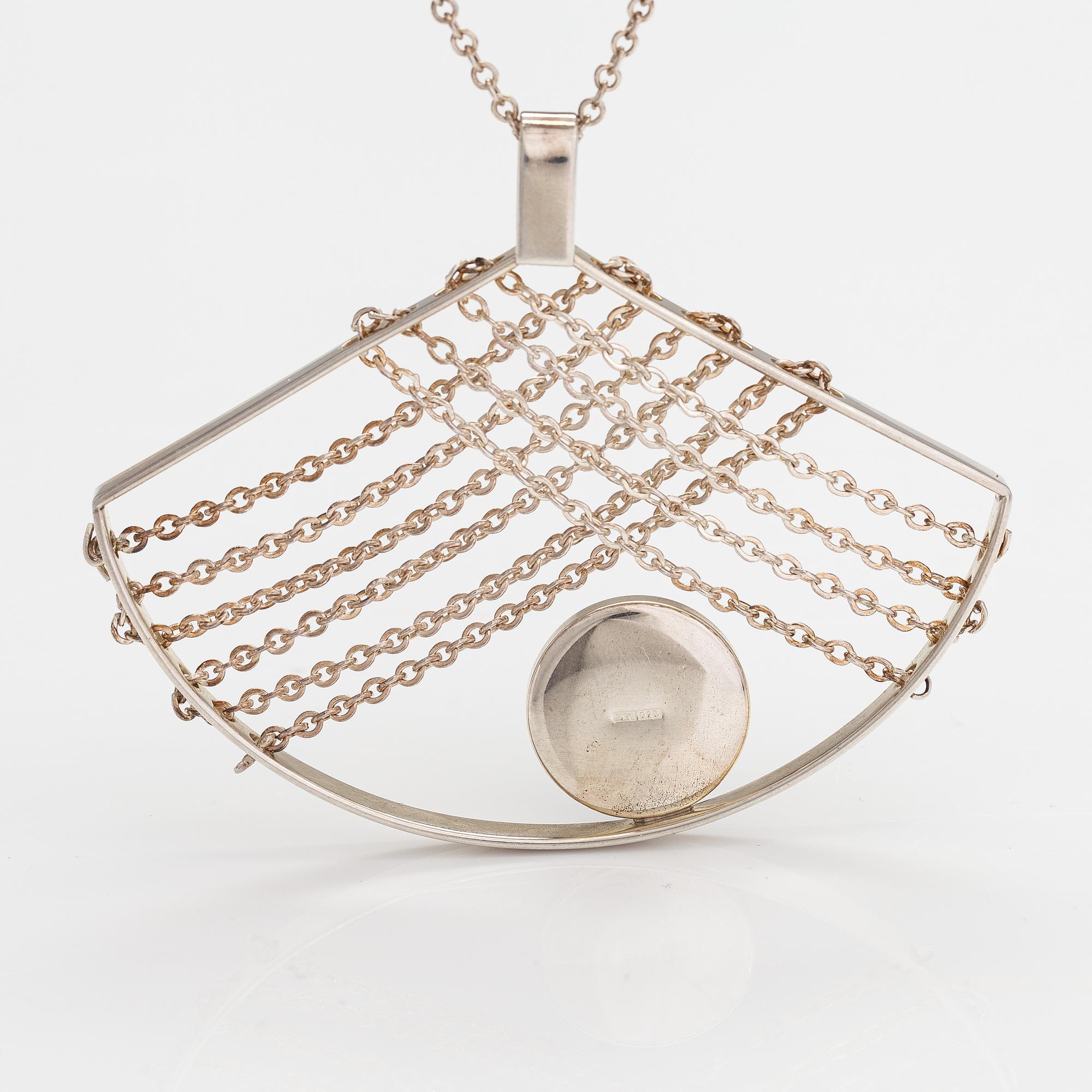 Elis Kauppi, A sterling silver neckalce with a spectrolite. Kupittaan kulta, Turku.