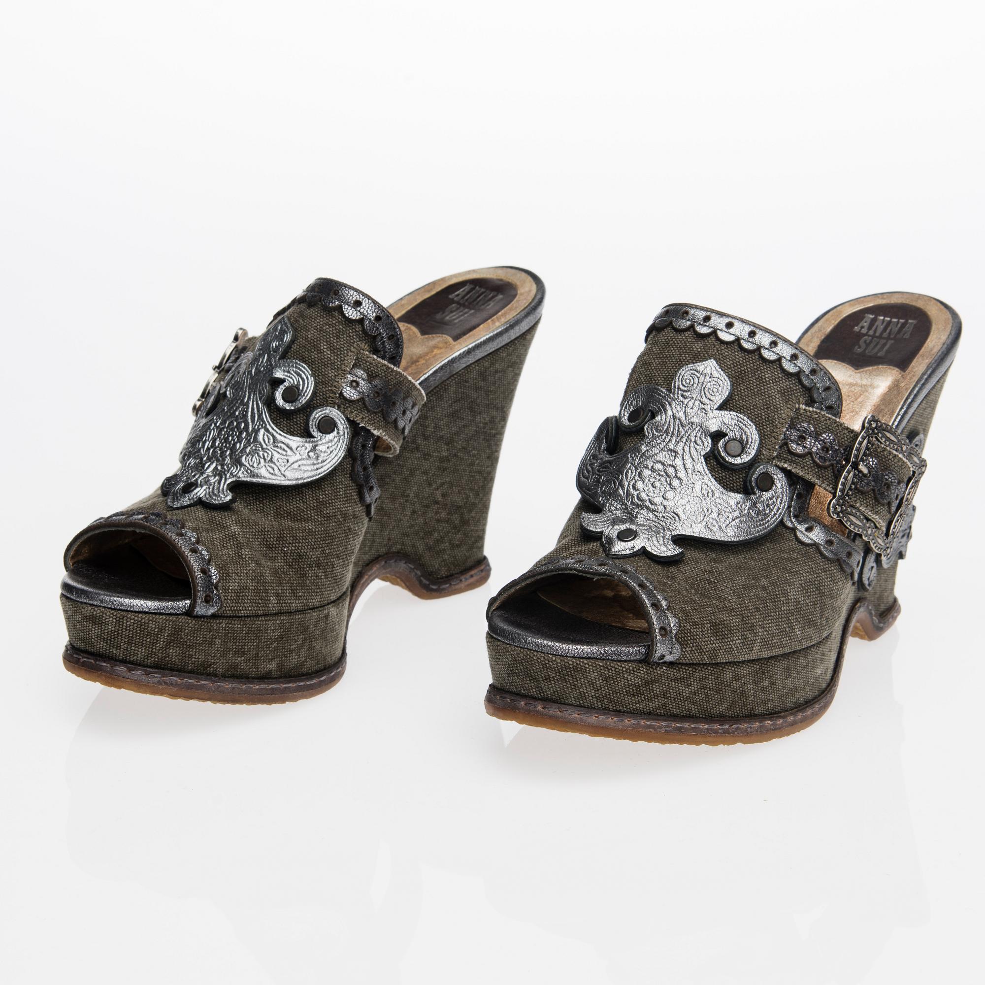 SKOR, Anna Sui.