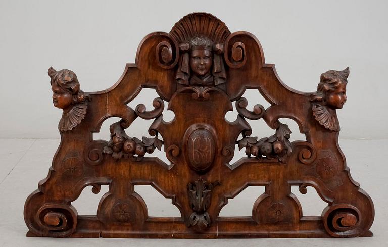 DÖRRÖVERSTYCKE, 1900-talets första hälft.