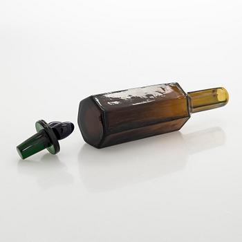 Oiva Toikka, A glass bottle, signed Oiva Toikka Nuutajärvi Notsjö.