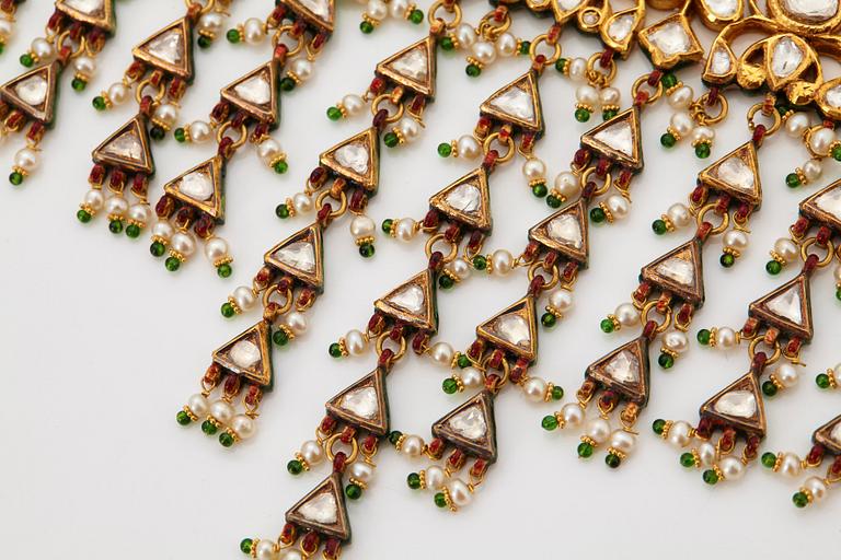 An Indian demi parure comprising a necklace and a pair of earrings.