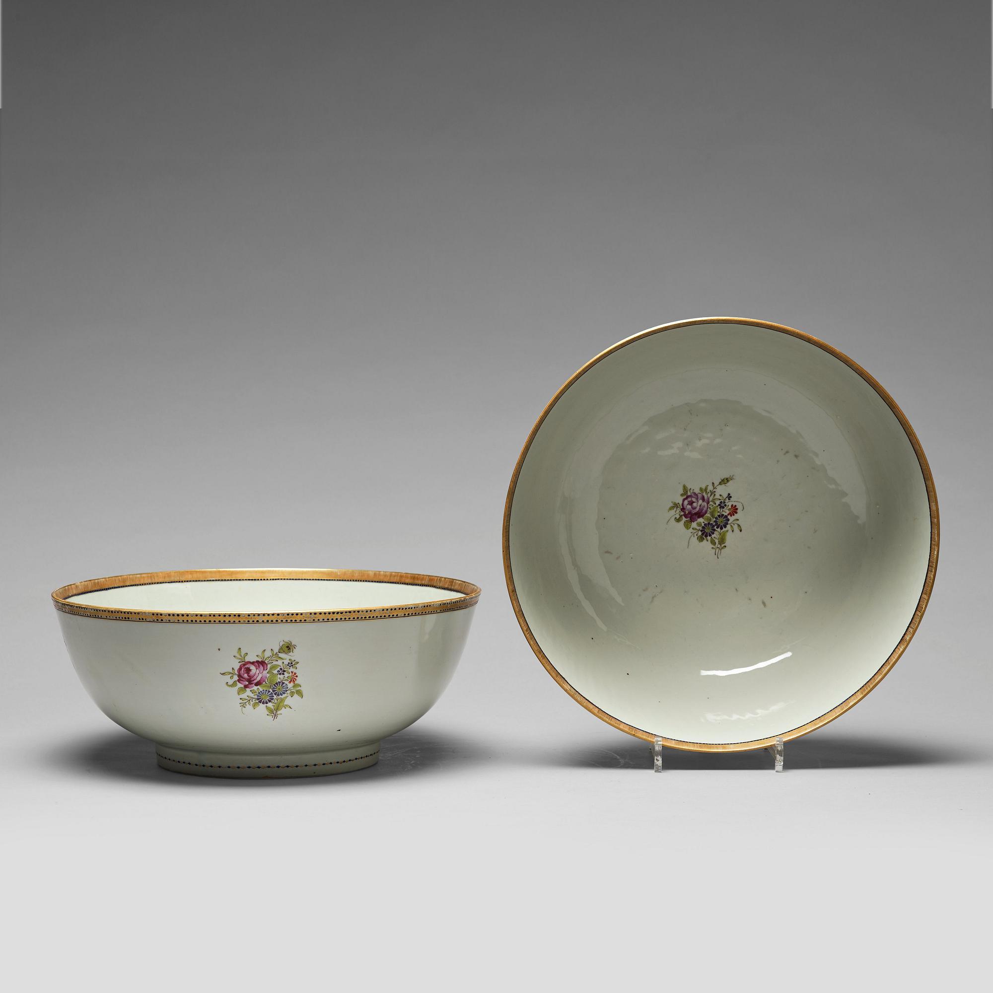 BÅLSKÅLAR, ett par, kompaniporslin. Qingdynastin, 1700-tal.