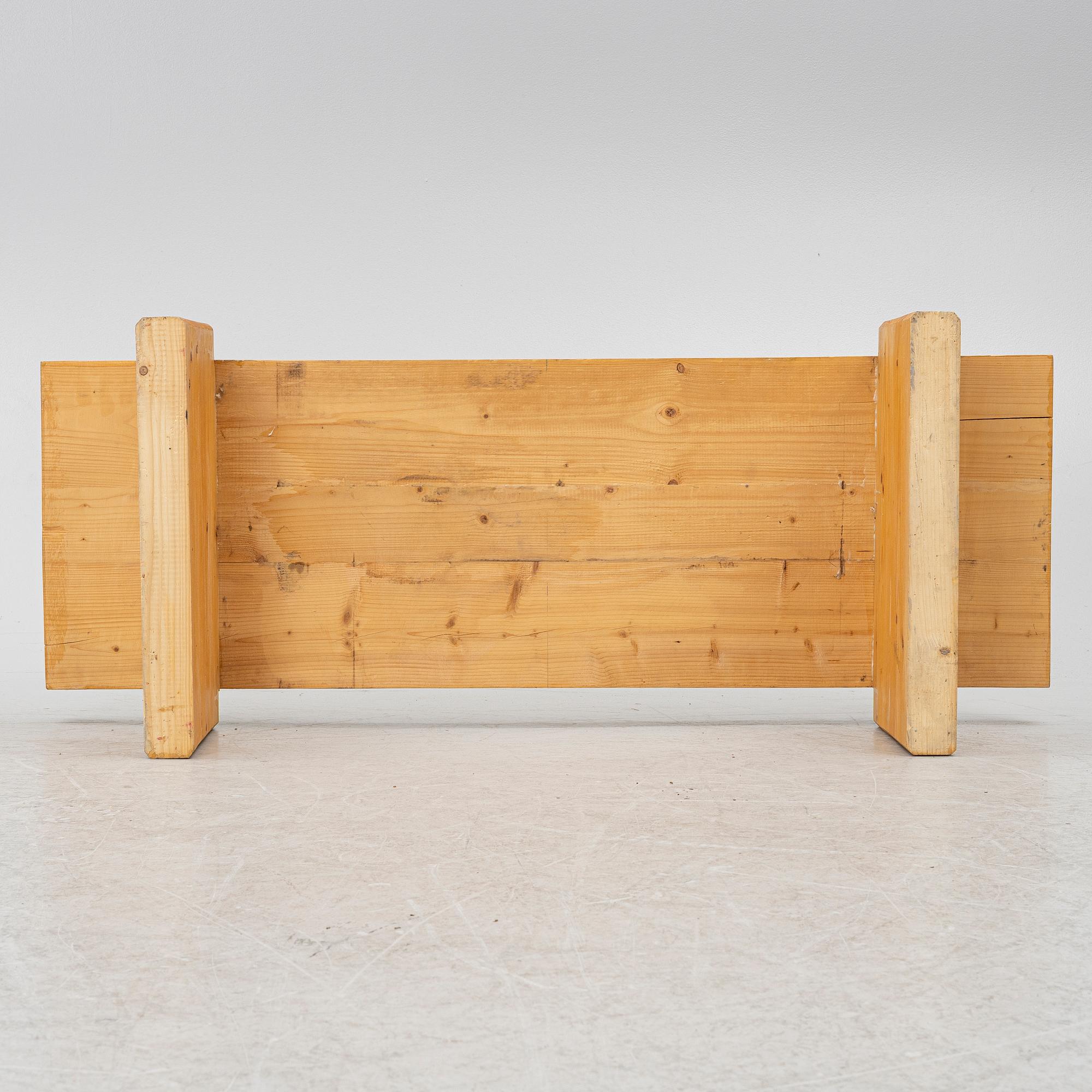 Bench. Late 20th century.