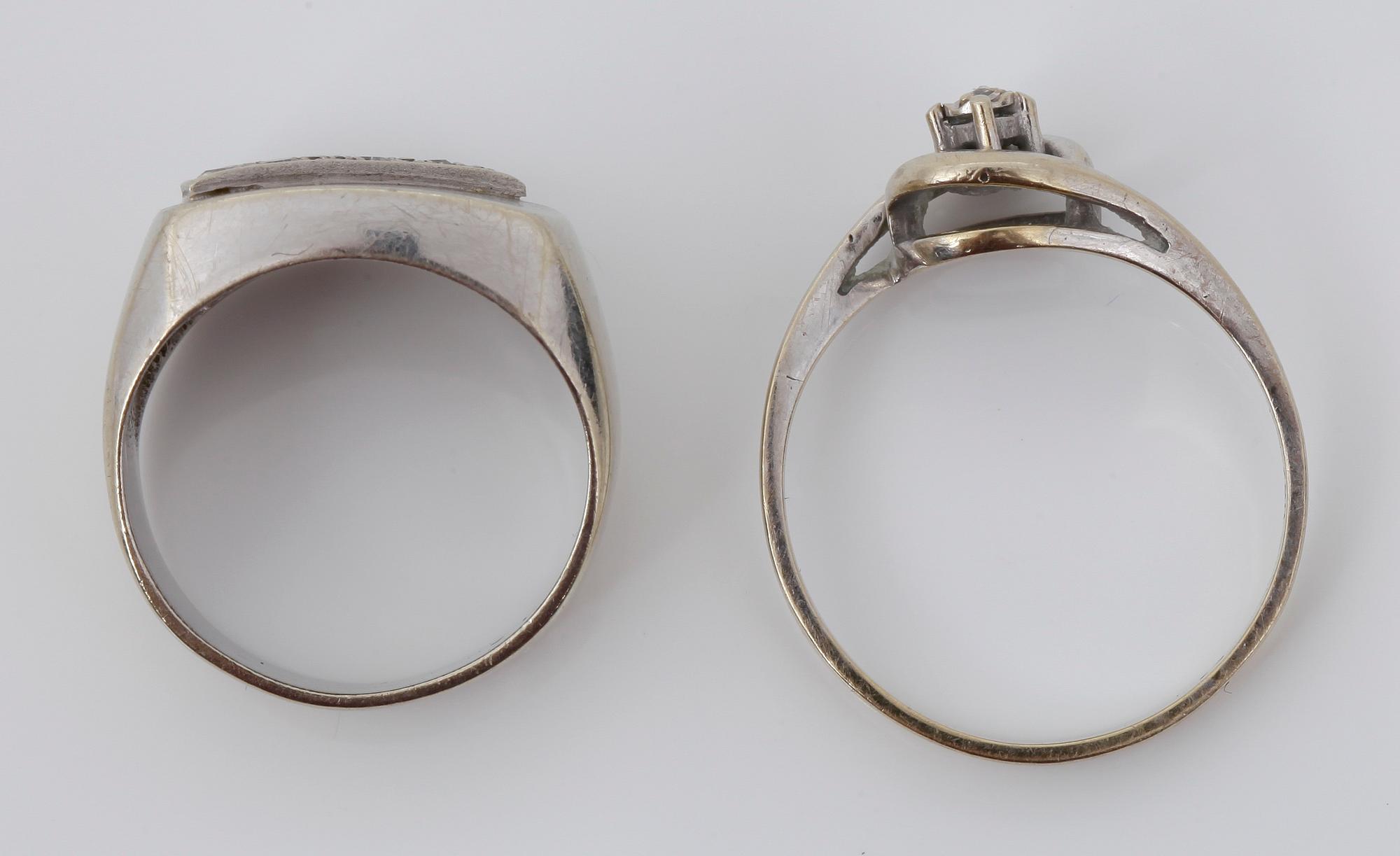 RINGAR, 2 st, 18 k vitguld samt diamanter, tot vikt ca 7.0 g.