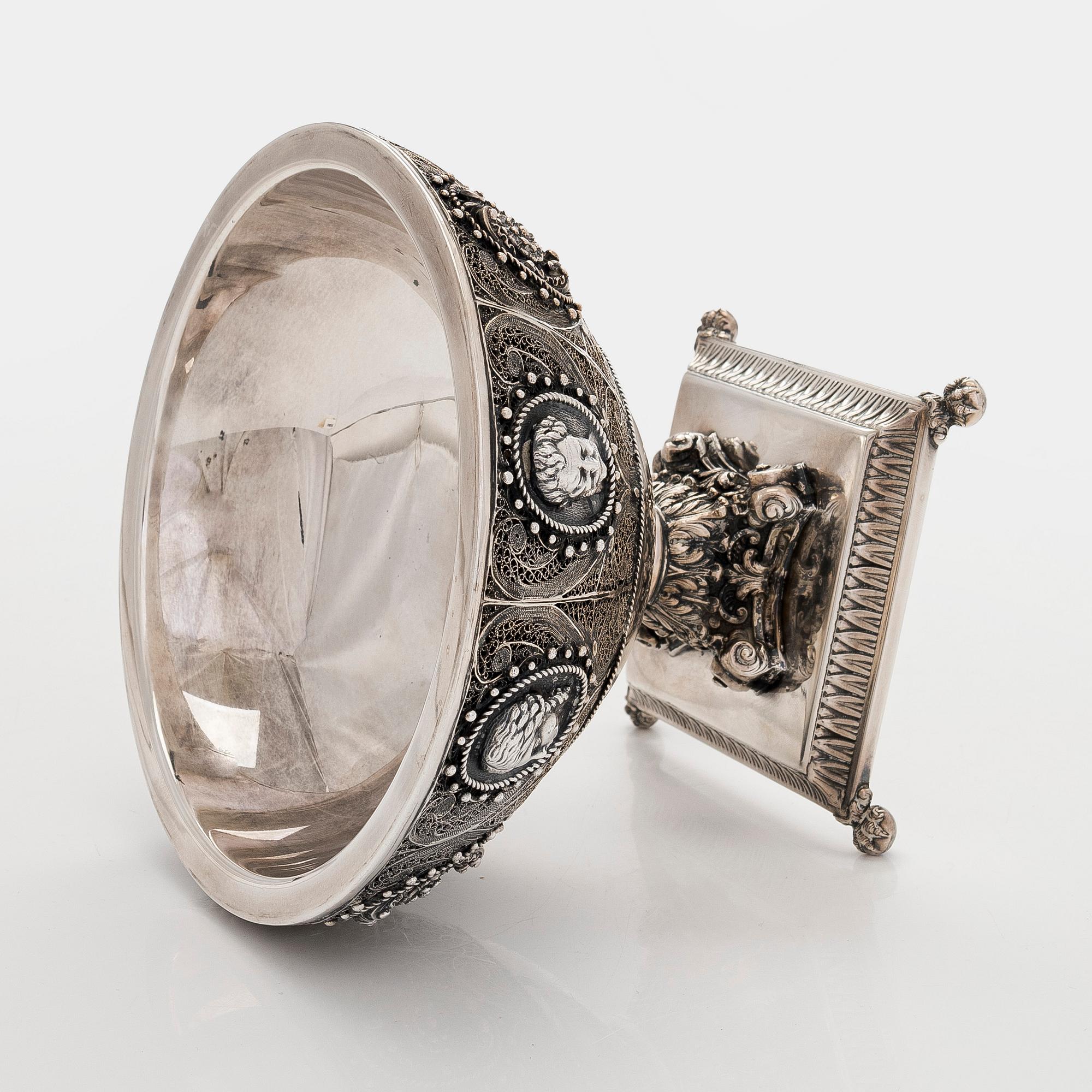 Skål på fot, silver, Spanien, efter 1934.