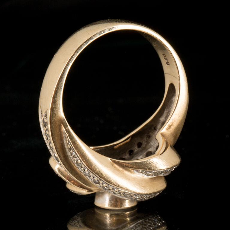 RING, 14 k med diamanter totalt ca 0,20 ct. Vikt ca 6 gram.