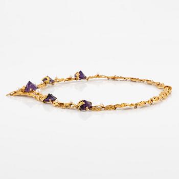 A necklace in 18K gold with faceted amethysts and cultured pearls, by Grosse.