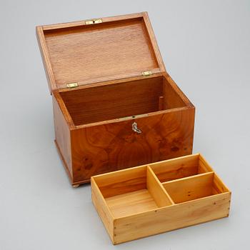 SKRIN, trä, empirestil, 1900-tal.